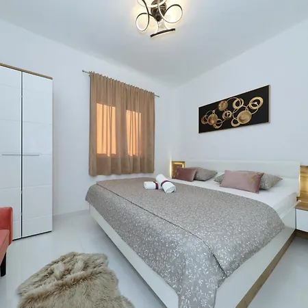 Villa Orchid *